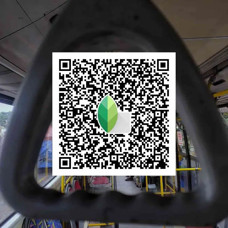 Indoor-Low‑Light-DSLR‑Style-Snapseed-QR-Codes.webp